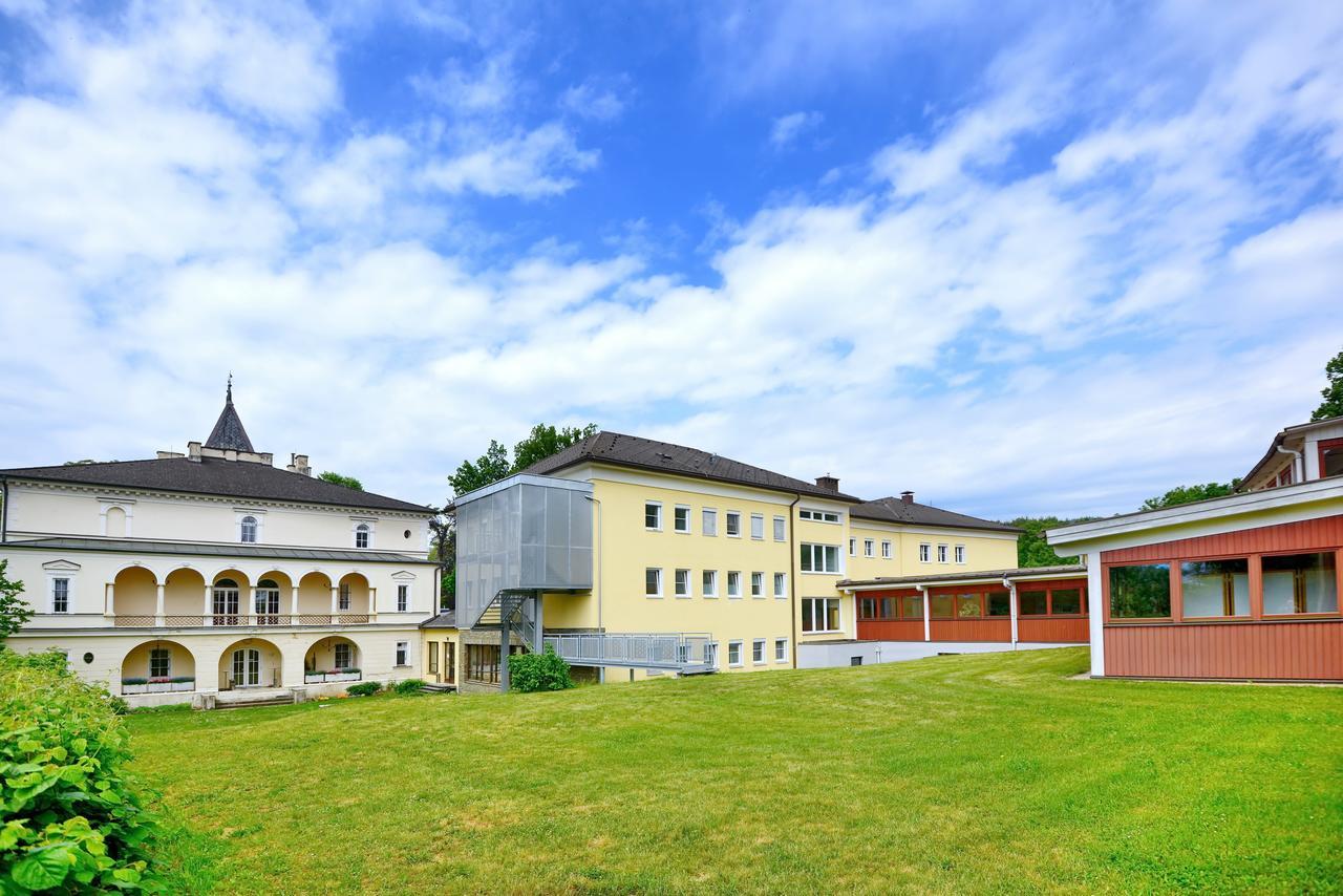 Bildungshaus Schloss Krastowitz Hotel Klagenfurt am Woerthersee Exterior photo