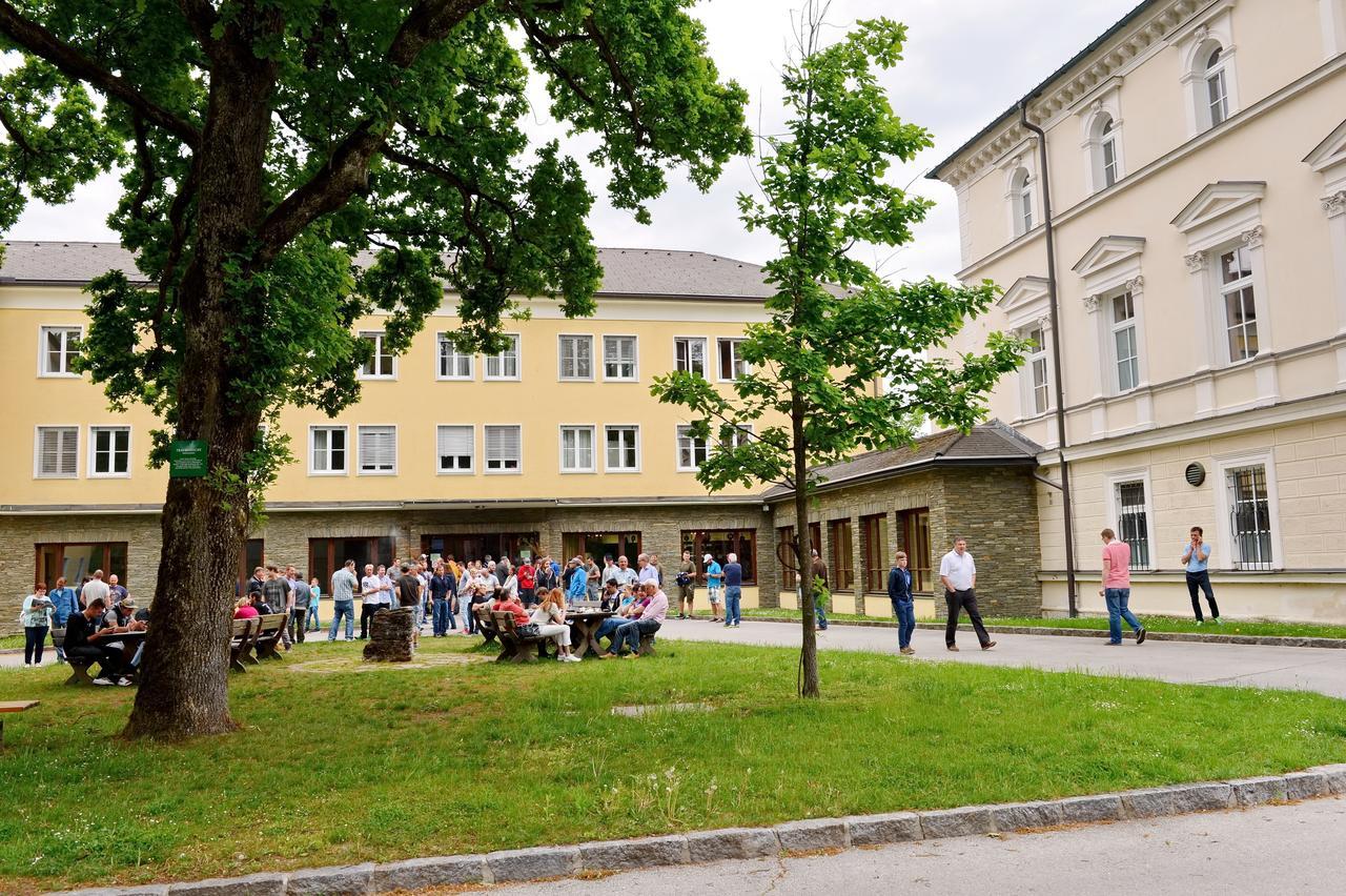 Bildungshaus Schloss Krastowitz Hotel Klagenfurt am Woerthersee Exterior photo