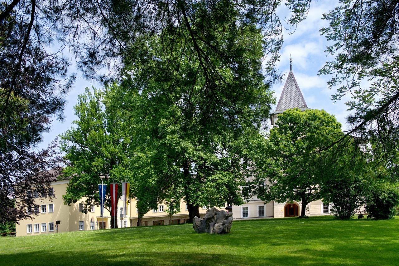 Bildungshaus Schloss Krastowitz Hotel Klagenfurt am Woerthersee Exterior photo